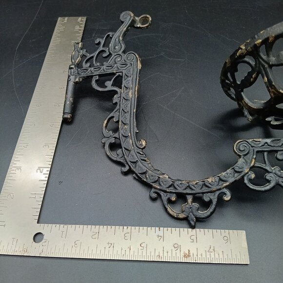 Antique Cast Iron Wall-Mounted Oil Lamp Holder With Heart Motif Design - Picture 5 of 5